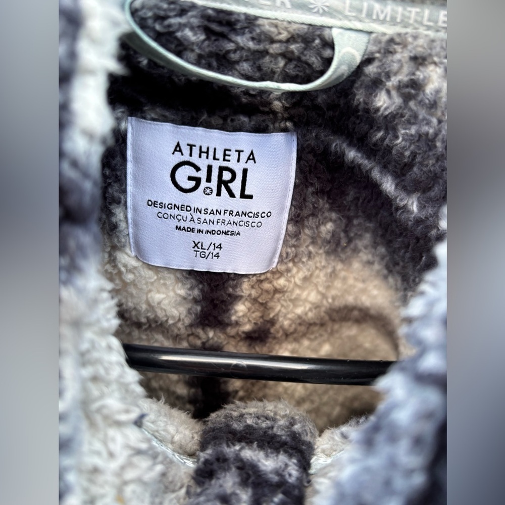 Athleta Girl black and cream plaid sherpa jacket size XL (14) - Picture 3 of 4